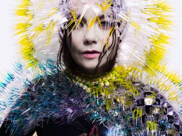 Björk come y se pasea por la colonia Roma