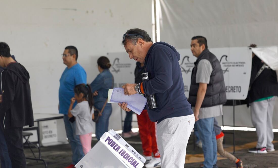 Mexicanos votan en las elecciones judiciales de este domingo. Los centros de votación abrieron en la mayoría del país a las 8:00 hora local. FOTO: SÁSHENKA GUTIÉRREZ