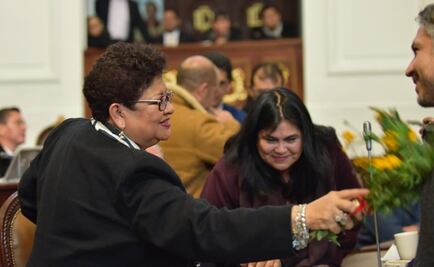 Ernestina Godoy hace “limpia espiritual” a diputados para alejar las malas vibras