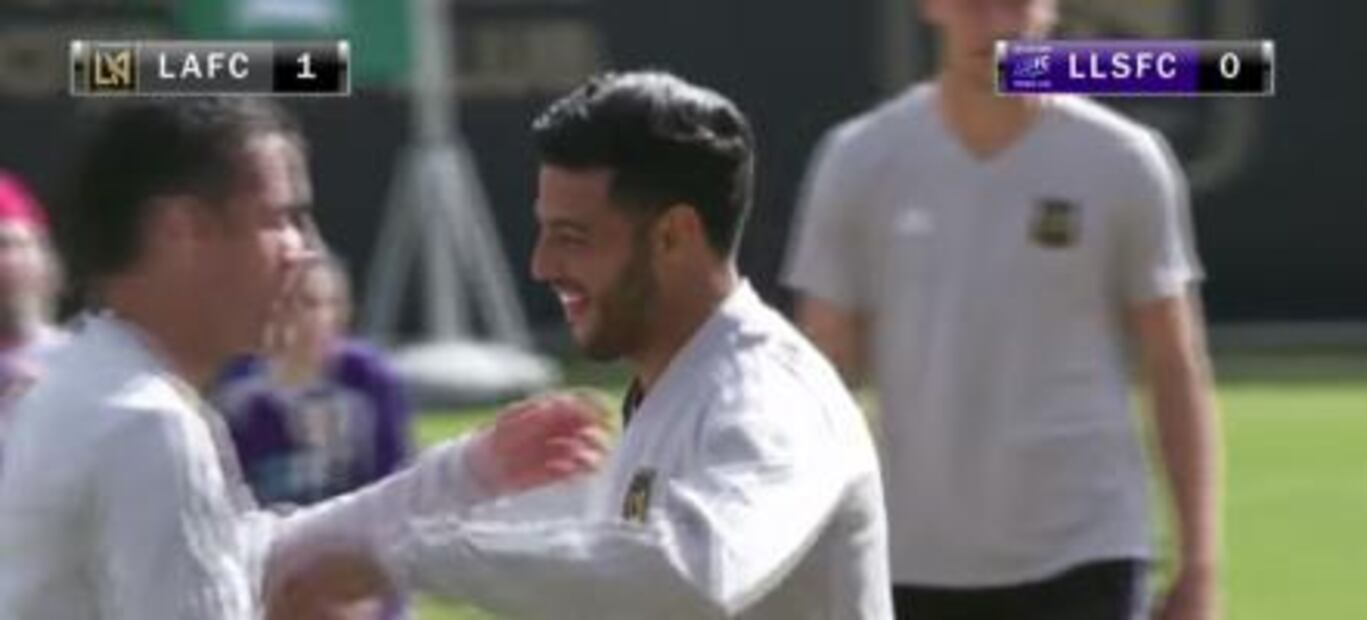 Carlos Vela se enfrenta a James Corden en The Late Late Show