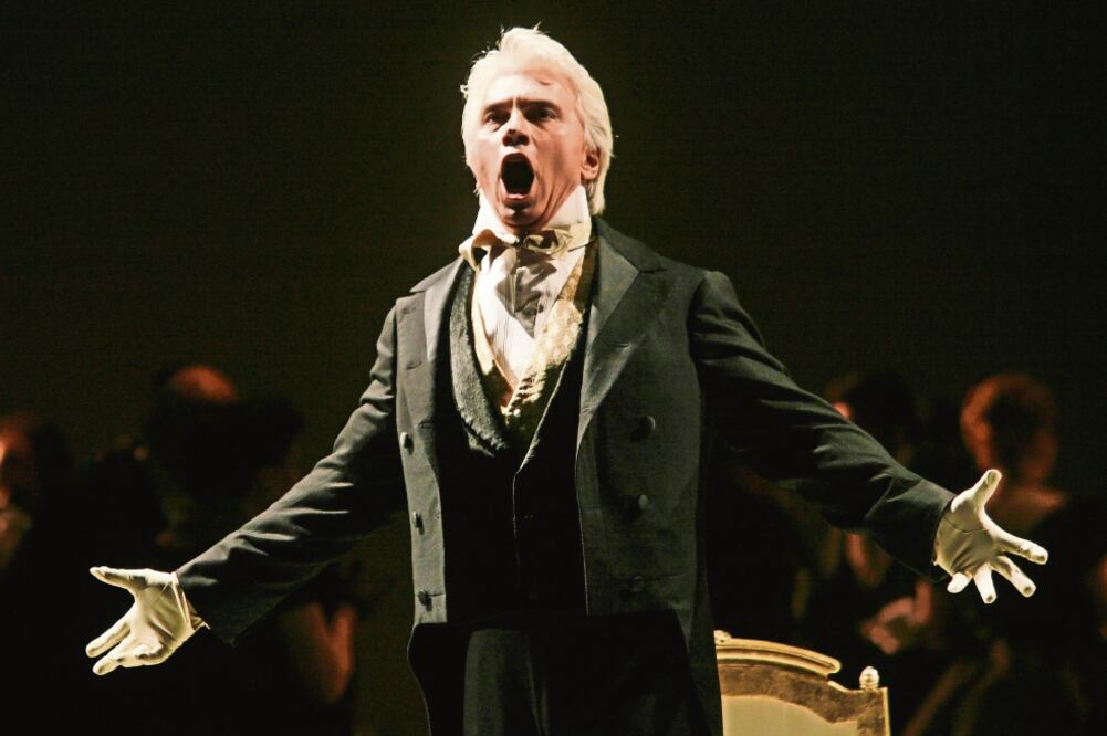 El ruso Dmitri Hvorostovsky contó que la enfermedad le provocaba problemas para mantener el equilibrio, por lo que varias veces canceló conciertos (AP)