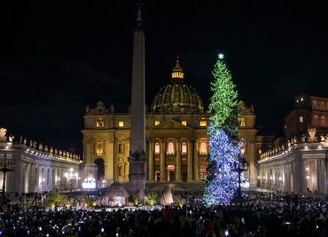 FOTOS: Encienden árbol de Navidad y nacimiento en El vaticano con un niño Jesús sobre un pañuelo palestino