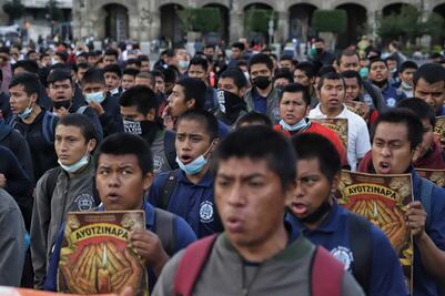 Centro PRODH pide no tomar represalias contra exfiscal del caso Ayotzinapa que renunció