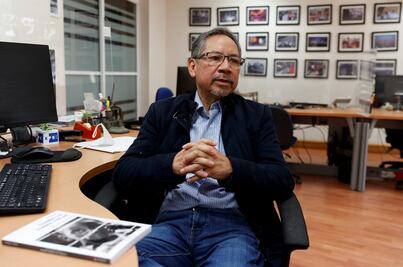 Fotoperiodista mexicano retrata los gajes del oficio en "Cuando los perros hablan"