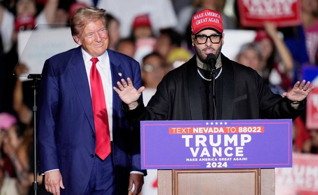 El reggueatonero Nicky Jam junto a Donald Trump durante un mitin en donde antes lo apoyaba. Foto: AP/Archivo