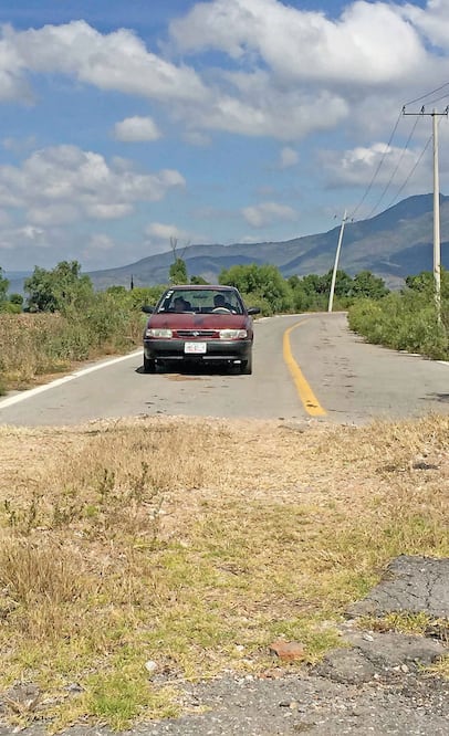 La vía, planeada de 18 kilómetros para conectar al Arco Norte, sólo tiene 9 kilómetros y termina en las faldas del cerro El Xicuco (DINORATH MOTA. EL UNIVERSAL)