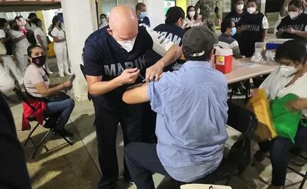 Arranca vacunación a maestros contra Covid en 5 estados; van 53 mil