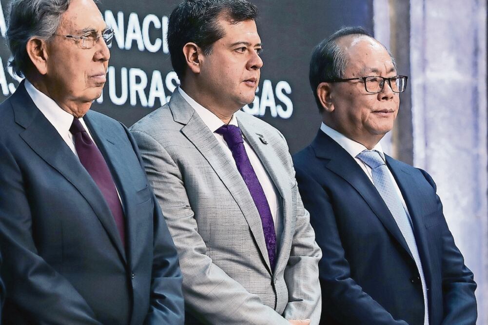 Acto. Cuauhtémoc Cárdenas, José Ramón Amieva y Qiu Xiaoqi, embajador chino, en la Feria de las Culturas Amigas (JUAN CARLOS REYES. EL UNIVERSAL)