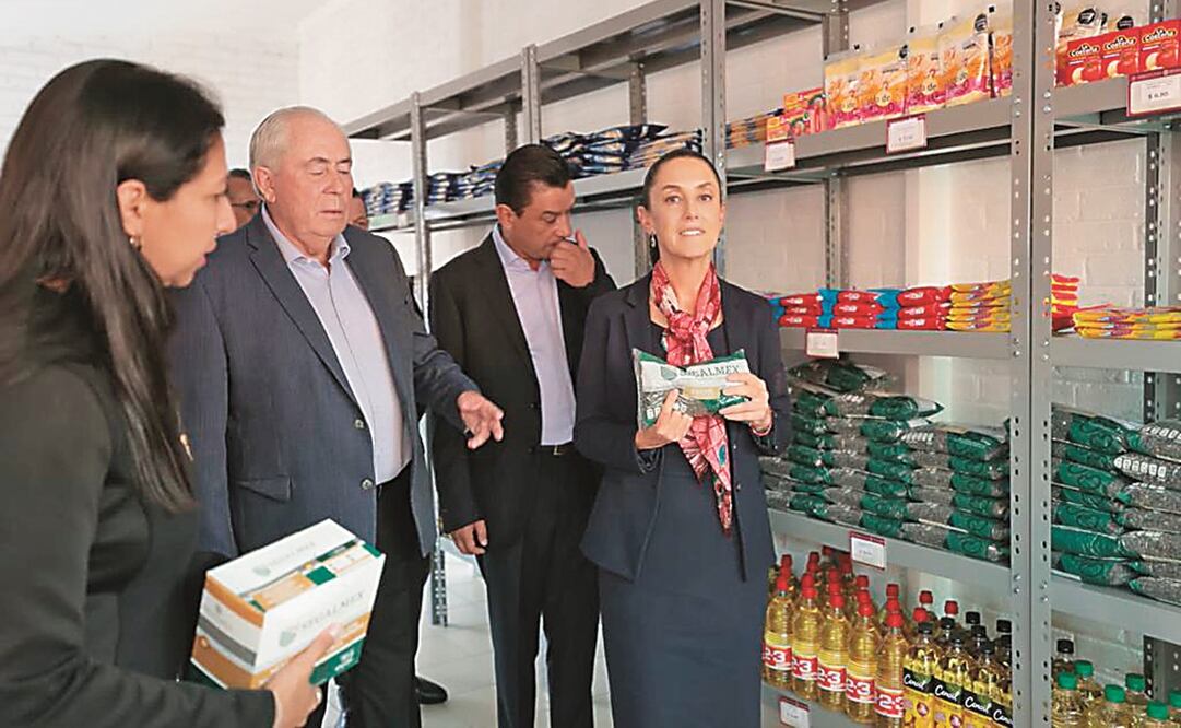 Desde Pilares Tepito, la jefa de Gobierno, Claudia Sheinbaum (derecha), resaltó los beneficios de las tiendas Diconsa. Foto: ESPECIAL