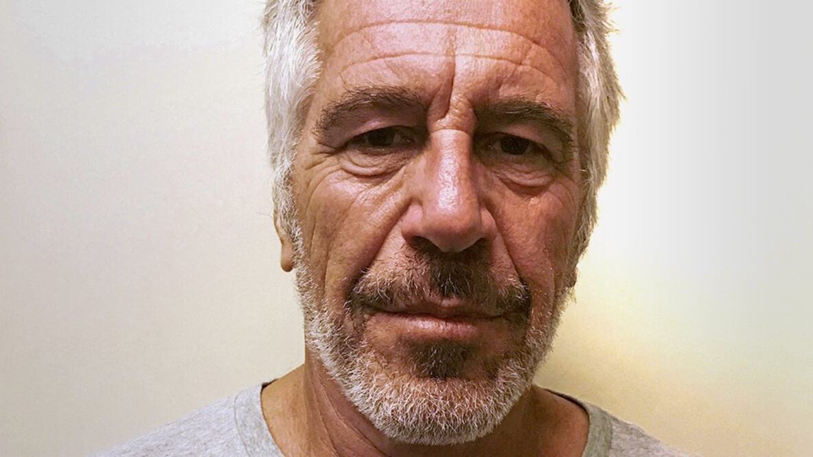 El multimillonario Epstein, con contactos en las altas esferas políticas y económicas de Estados Unidos y de otros países, ya había sido condenado por delitos sexuales con menores de edad