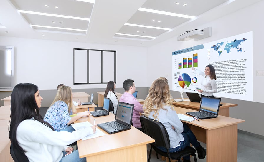 Epson apuesta por la proyección tecnológica para reducir la brecha educativa