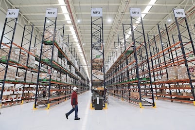 Megafarmacia comienza a trabajar con poca medicina