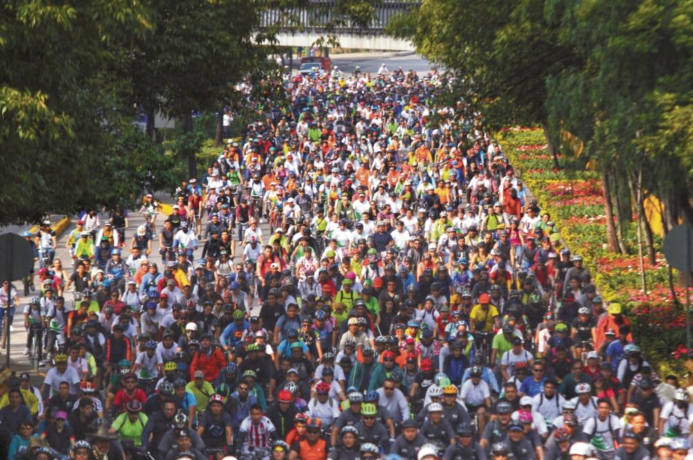 El recorrido de 16 km se dio por el Bosque de Chapultepec. Foto/CARLOS MEJÍA. EL UNIVERSAL