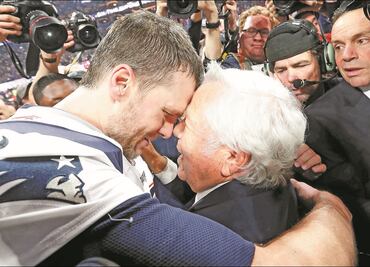 Dueño de los Patriots reza para que Brady se quede