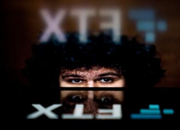 EU pospone 5 cargos en la acusación contra fundador de FTX