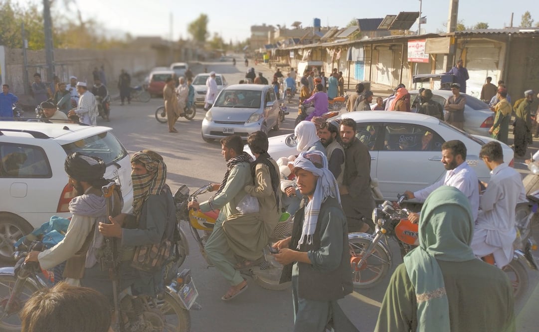 Talibanes en la ciudad de Farah, tras hacerse ayer del control de la provincia homónima. Foto: Asif Khan. AP