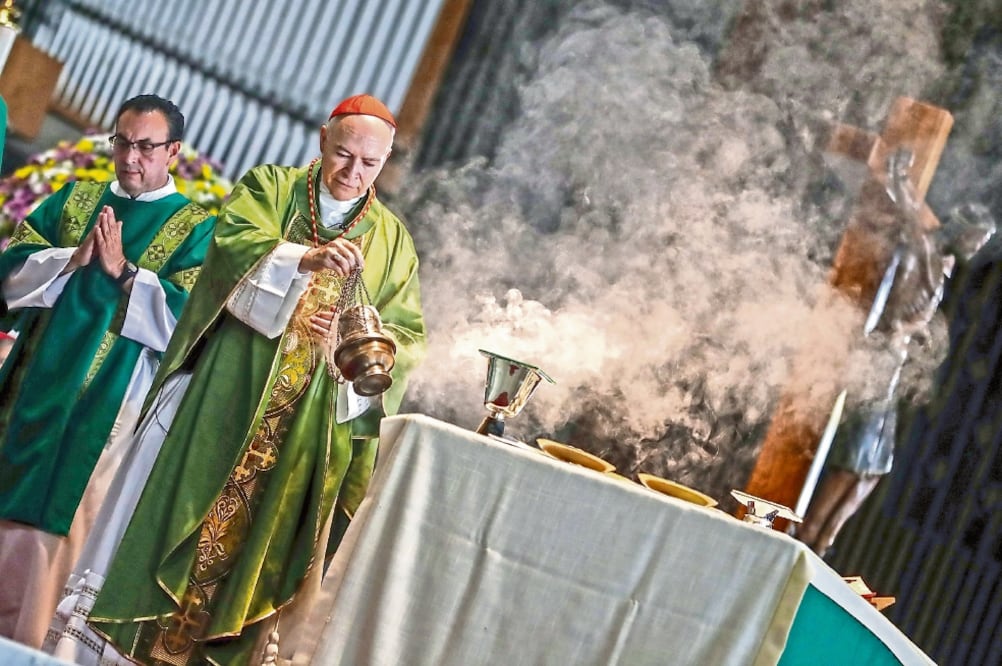 Durante la misa oficiada por el cardenal Carlos Aguiar Retes en la Basílica de Guadalupe, el prelado pidió a los fieles orar por la Ciudad de México. Foto: GERMÁN ESPINOSA. EL UNIVERSAL