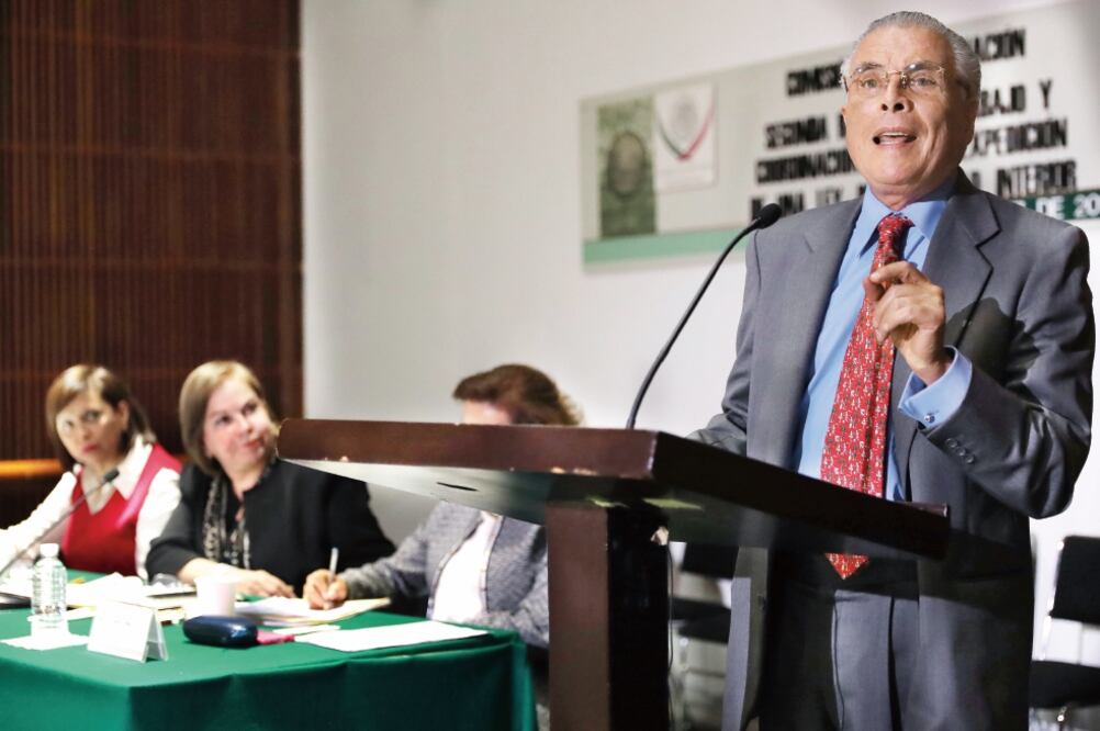 En su ponencia, el abogado penalista Juan Velásquez dijo que México tiene una de las 10 policías menos eficientes del mundo y 75% de los elementos están infiltrados en el crimen organizado (LUCÍA GODÍNEZ. EL UNIVERSAL)