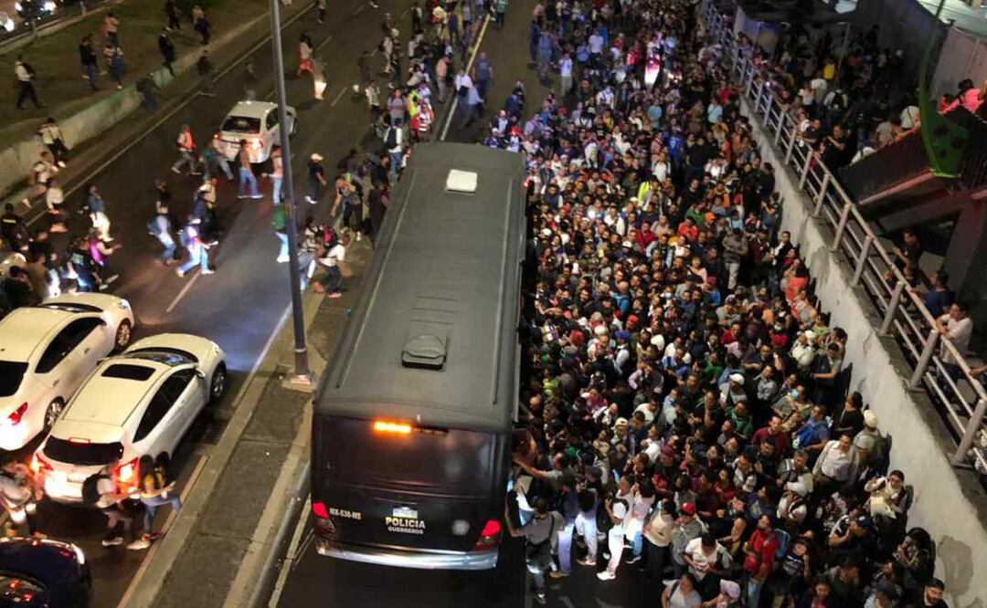 Caos en Línea 9 del Metro. Foto: Diego Israel