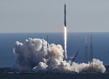 SpaceX lanza cohete reciclado para abastecer la Estación Espacial