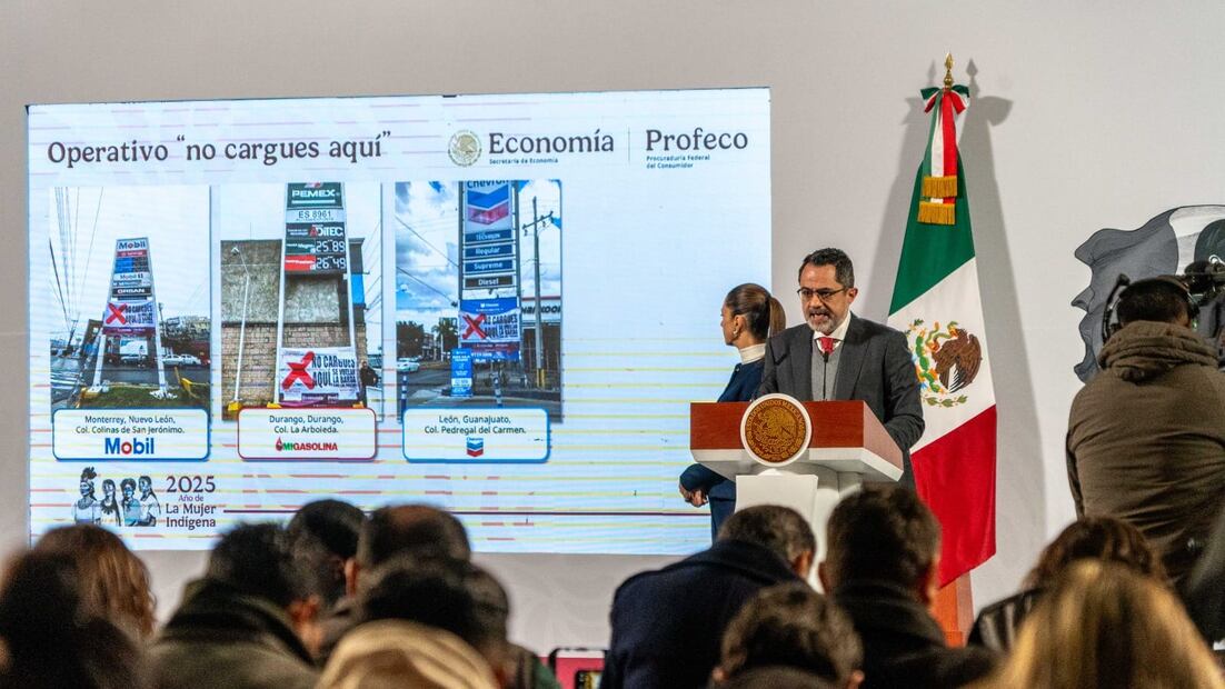 Durante la mañanera se anunció la colocación de mantas de advertencia en 3 gasolinerías de México. Foto: X @Profeco