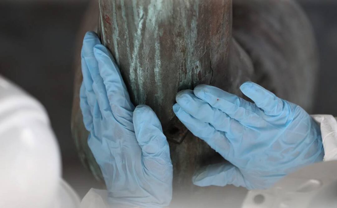 Con un costo de 5 millones 576 mil pesos, especialistas del Instituto Nacional de Antropología e Historia (INAH) llevarán a cabo la restauración de la escultura ecuestre de El Caballito.