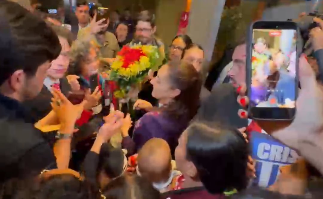 Comunidad mexicana recibe a Sheinbaum en Barcelona, España (17/04/2026). Foto: Captura de pantalla