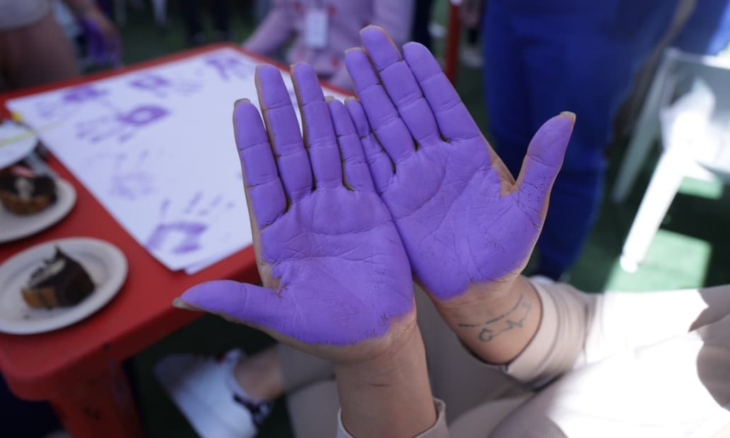 A cuatro días del 8 de marzo, las mujeres pintaron carteles para visibilizar las múltiples razones de la privación de su libertad. Foto: Fernanda Rojas /EL UNIVERSAL