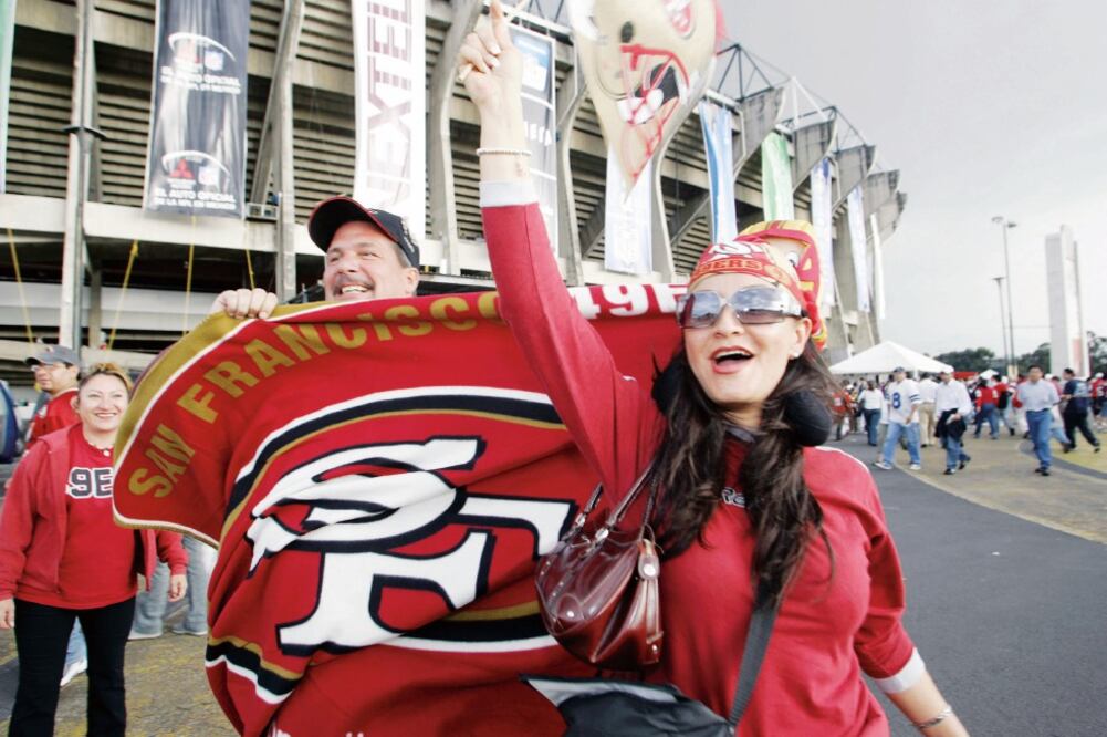 En 2005 el Estadio Azteca atestiguó la derrota de los 49ers; el procedimiento para traer otro partido es largo (ARCHIVO. EL UNIVERSAL)