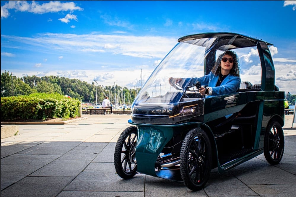Esta es la bicicleta de 4 ruedas, una alternativa para transportarse ayudando a disminuir la contaminación del planeta / Foto: cityq.biz