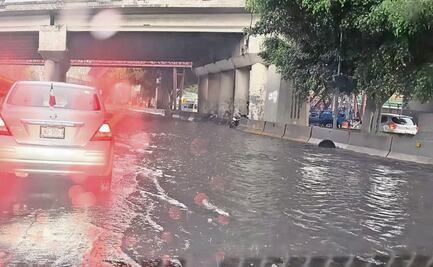 Lluvias dejan inundaciones y autos varados