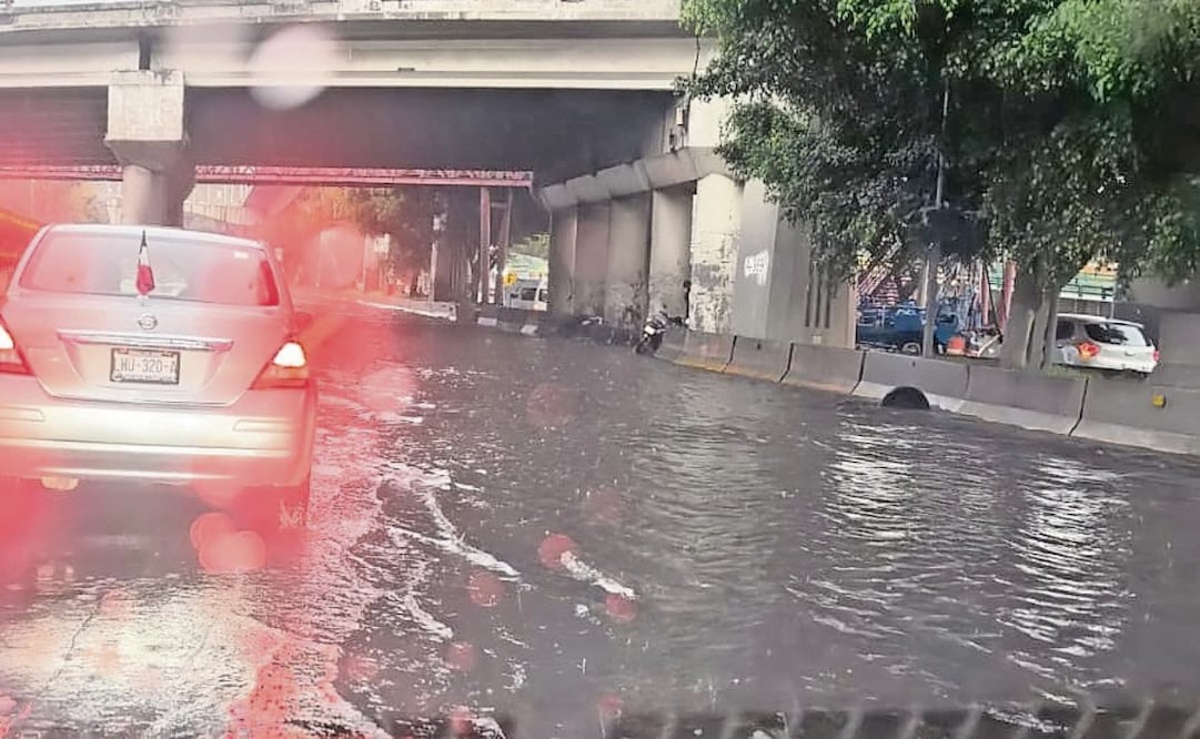 Sobre Periférico Norte hubo encharcamientos.