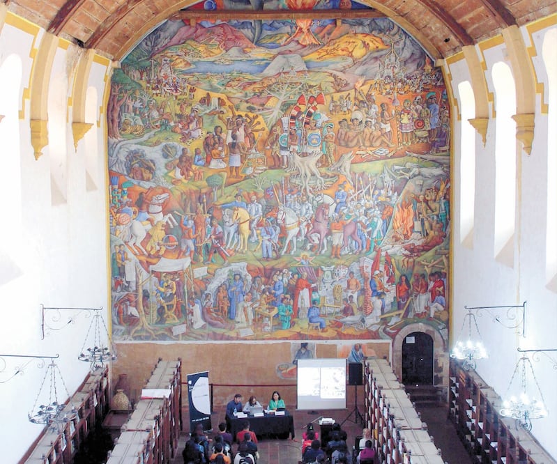 Conferencia en la Biblioteca Gertrudis Bocanegra, Pátzcuaro, Michoacán. JOSÉ LUIS ARROYO ROBLES. CORTESÍA BIENAL FEMSA