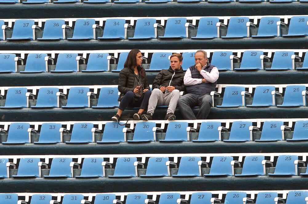 El estadio de la colonia Nochebuena luce semivacío en los partidos (CARLOS MEJÍA. EL UNIVERSAL)