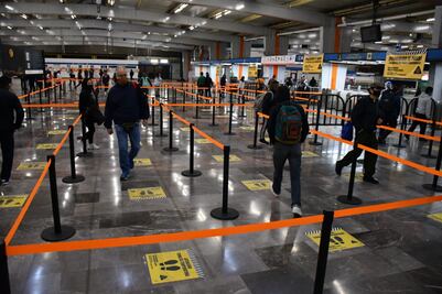 Metro dosifica entrada de usuarios ante Covid-19