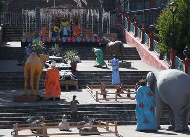 Instalan nacimiento monumental en Metepec
