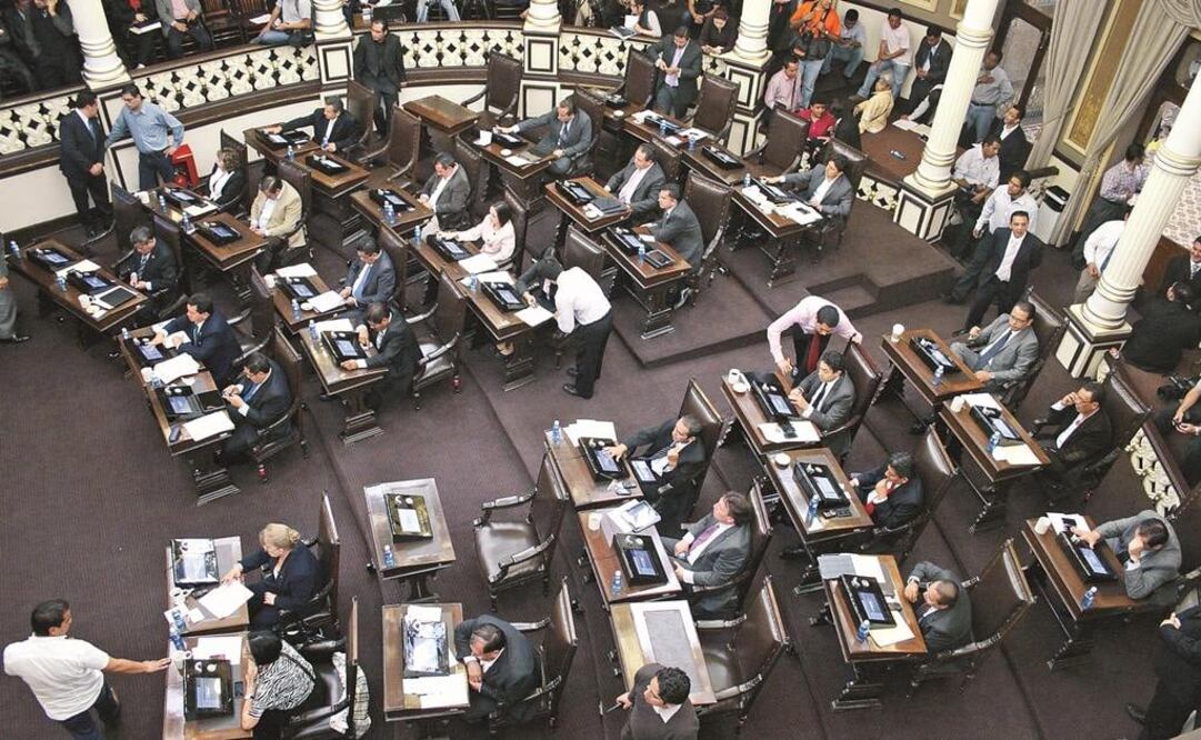 Alista Morena en el Congreso de Puebla designar gobernador interino afín