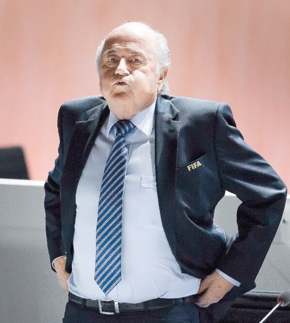 Joseph Blatter está dispuesto a llegar al fondo del conflicto (FABRICE COFFRINI. AFP)