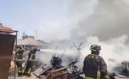 Fuerte incendio consume llantas y material industrial en predio de San Juan de Aragón, en la GAM