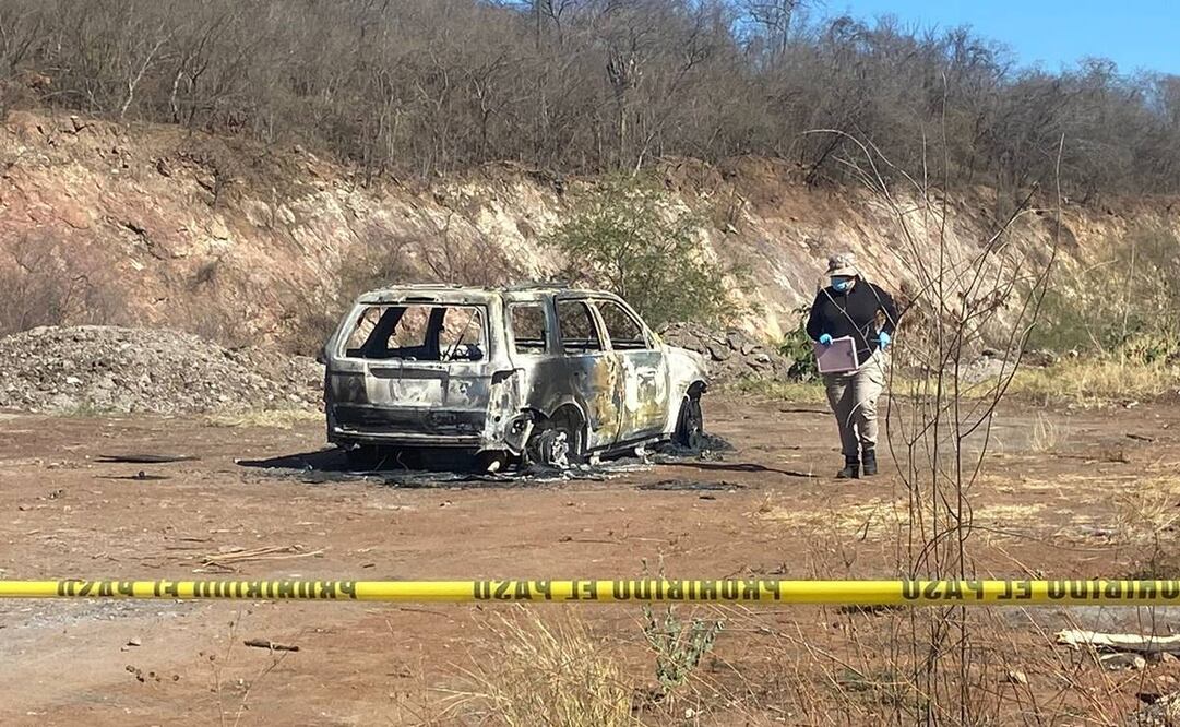 En una camioneta Ford, abandonada frente a un parque acuático en la salida sur de Culiacán, la cual fue consumida por el fuego, fue encontrado el cuerpo calcinado. Foto: especial