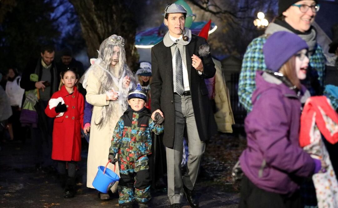 Justin Trudeau junto a su esposa Sophie y sus hijos disfrazados para Halloween. (Foto: Reuters)