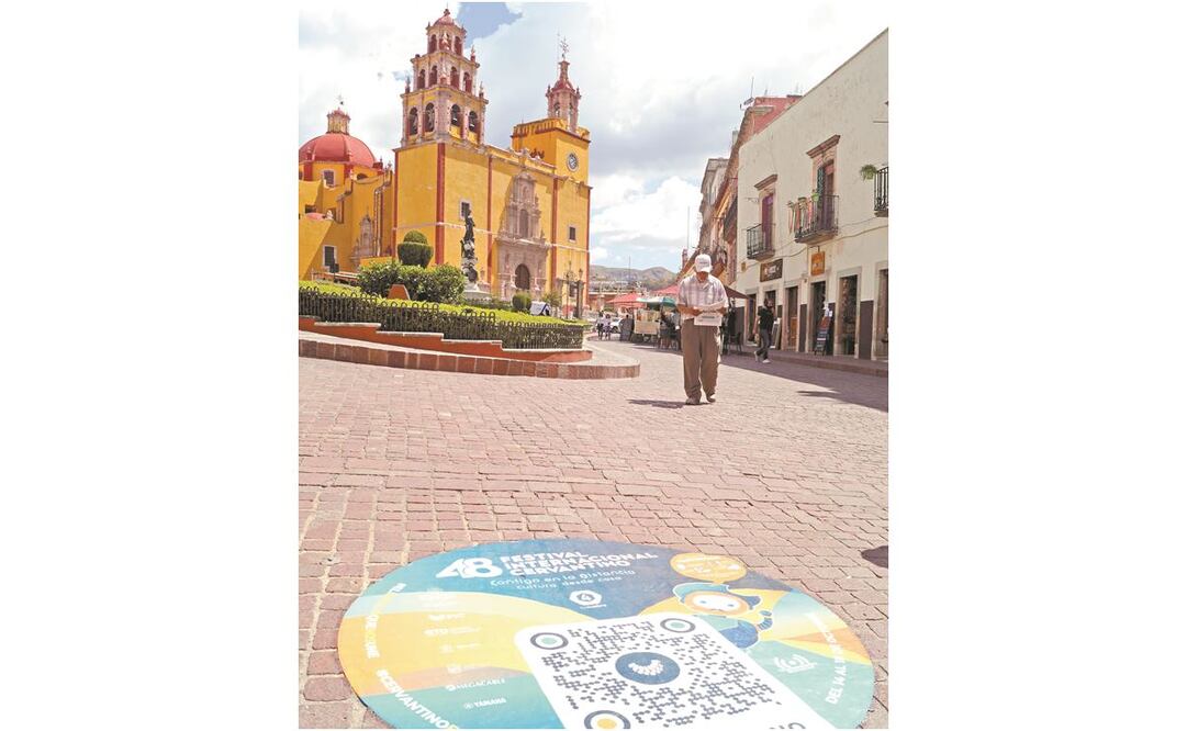 Así lucieron ayer las principales calles de Guanajuato. Para mucha gente hace falta el bullicio de los jóvenes en las calles, de los artistas y de los visitantes que consumen en restaurantes, hoteles y loca les. FOTOS: XÓCHITL ÁLVAREZ. EL UNIVERSAL