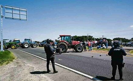 Por segundo día, productores bloquean seis carreteras