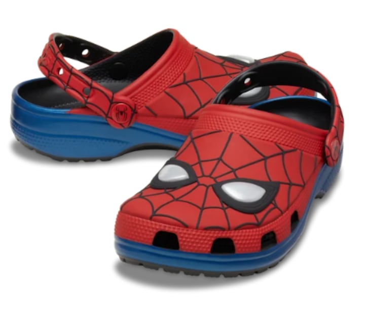 Para personalizar tus Crocs de Spider-Man, también se han lanzado unos Jibbitz temáticos. Foto: Cortesía Crocs