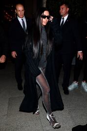 Kim Kardashian impacta con un look transparente