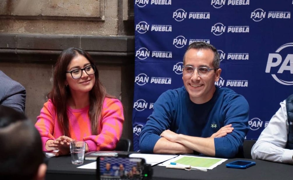 En conferencia de prensa, mostró la lista de municipios y los nombres de los funcionarios municipales de Morena que han incurrido en nepotismo. | Foto: Especial.