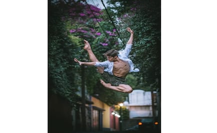 Balletic displays in Mexico City through the lens of Omar Z. Robles