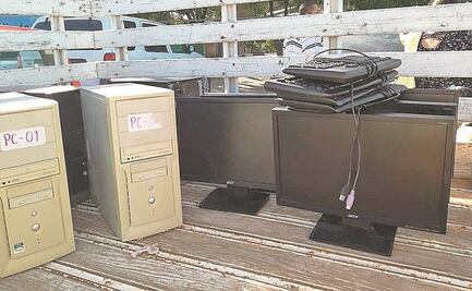 Equipan escuela... con computadoras de los 90 