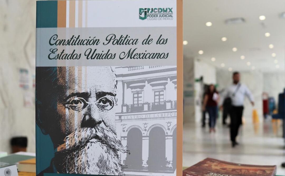 Las librerías itinerantes del Poder Judicial de la CDMX cuentan con más de 100 títulos jurídicos a bajos costos. Foto: Especial