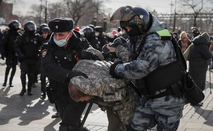 Suman al menos 3 mil 500 detenidos en Rusia por manifestaciones contra la guerra en Ucrania